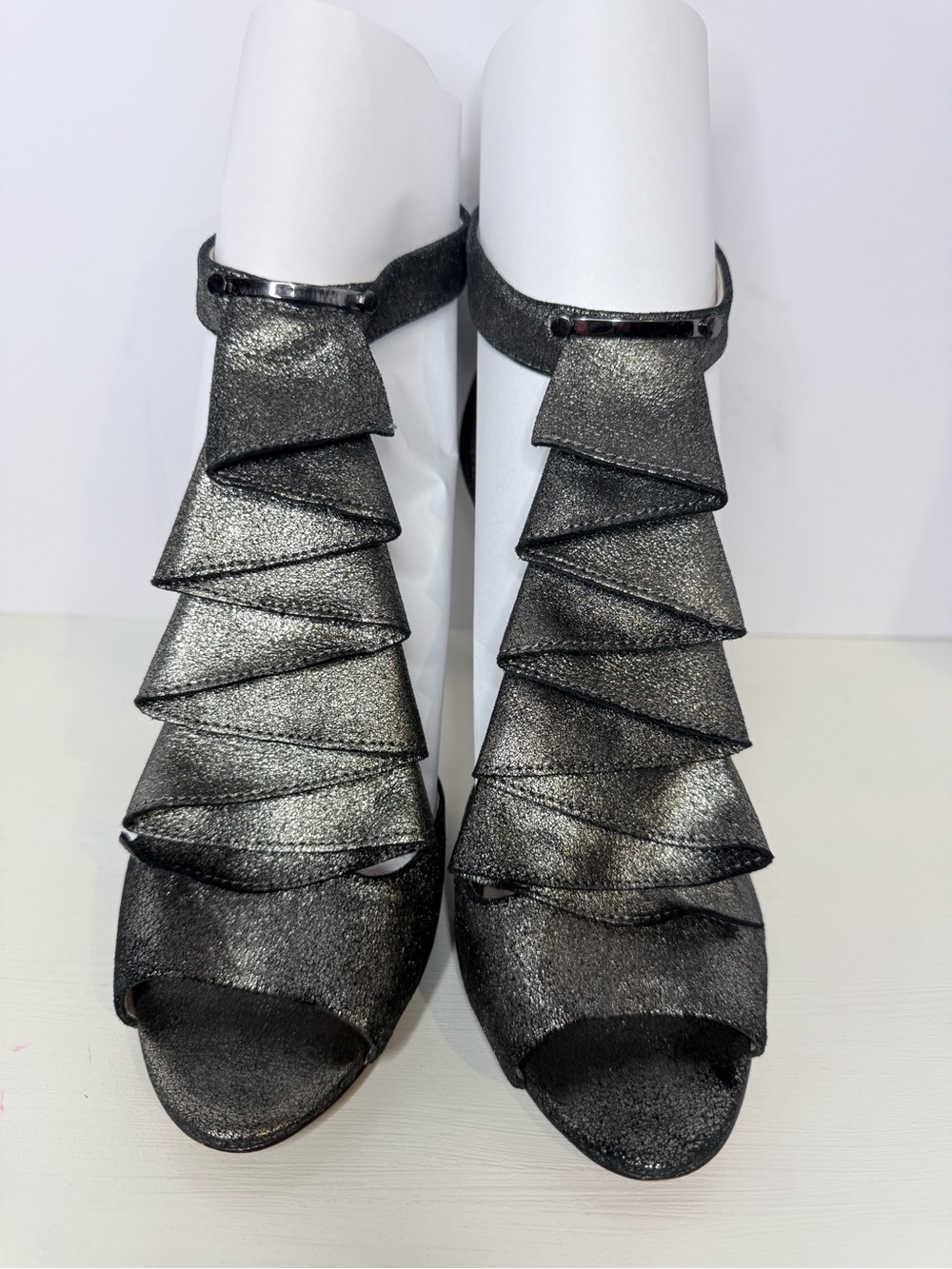 Louise et Cie Gunmetal Ruffle Stiletto Peep-Toe Sandals Heels 9.5